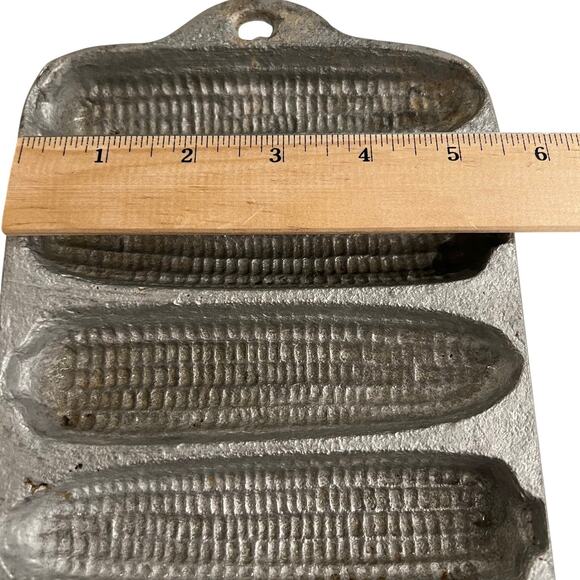 Vintage Cornbread Stick Pan Cast Aluminum Corn Cob Mold 7-Cavity USA Style - Picture 6 of 7